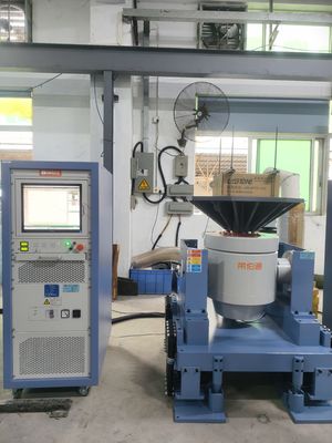 Elektrodynamisch triltest systeem met 3-assige trillingen MET installatie van trillingsbestendige basis